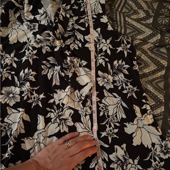 Adrienne Vittadini Black and White Tie Front Sleeveless Blouse - Picture 6 of 7